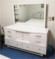 Bassett Furniture white triple dresser with mirror