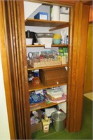 Lot: Contents of Kitchen closet, include: