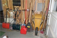 Lot, assorted lawn and garden tools, includes: