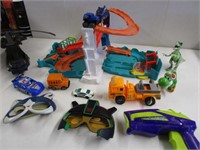Hot Wheels Monster fold & play track & more