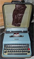 Underwood Olivetti "Lettera 22" Typewriter