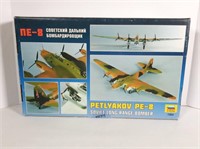 ZVEZDA 1/72 Petlyakov PE-8 Soviet Bomber 7261