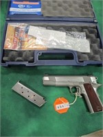 COLT .45 GOVERNMENT MODEL STAINLESS 2 MAGS IN BOX