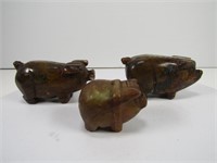 TRAY: 3 JADE PIG CARVINGS