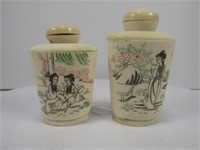 TRAY: TWO CARVED SNUFF BOTTLES
