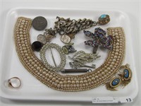 TRAY: 9K GOLD RING & OTHER COSTUME JEWELRY