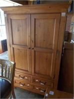 Contemporary Knotty Pine Nicely Fitted Wardrobe