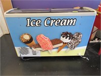 Ice Cream Merchandiser / Slidetop Freezer Chest