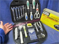 new 30-pc "tool shop" tool set in case
