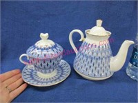 blue-white tea pot & sugar set