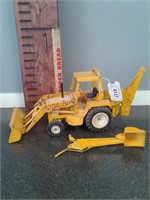 ERTL IH tractor w/backhoe