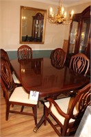 Bassett Dining Room Table and (6) Upholstered