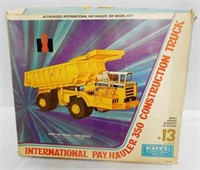 International Pay Hauler 350 Construction Truck