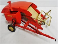 1/16 Tru-Scale IH Combine