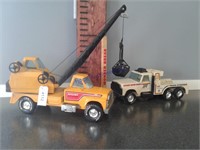 Nylint crane & car hauler w/broken pieces