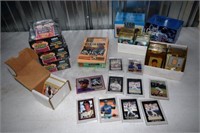 Group of assorted baseball cards: 3-92' Topps Stad