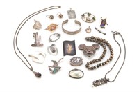 Lot of assorted silver jewellery