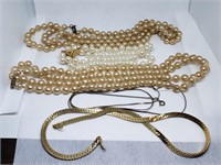 LARGE LOT OFNECKLACES