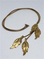 GOLD TONE LEAF THEMED NECKLACE