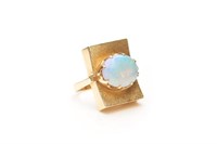 Retro yellow gold & opal cocktail ring