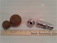 Vintage gear shift knobs & 2 precision steel balls