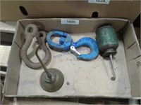 2 oil cans, clevus hitch, hook