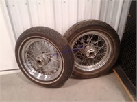 Harley Davidson Dunlop D402 tires on rims, pair