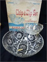 Early American prescut chip & dip set in original