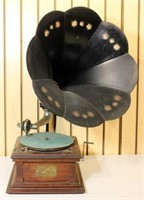 "His Master's Voice" Victrola
