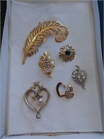 DR- Six Gold Tone Costume Jewelry Brooches