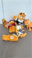 6 small Garfield stuffed animals