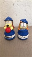 Garfield salt and pepper shakers