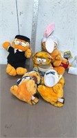 6 Garfield stuffed animals