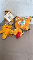 4 Garfield stuffed animals