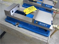 Kurt 6" Machinist Vise Model D688