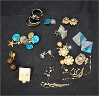 10 Pieces Vintage costume jewelry - Earrings