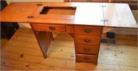 Sewing machine desk w/o the machine, 4 drawers