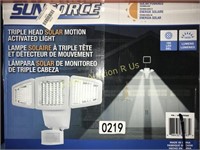 SUNFORCE TRIPLE HEAD SOLAR LIGHT $55 RETAIL