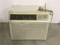 Signature 2000 window AC unit