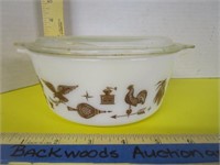 Pyrex casserole dish with lid