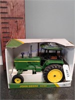 ERTL John Deere 4230 w/cab