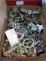 Box lot of misc jewelry