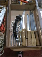 Box lot of knives