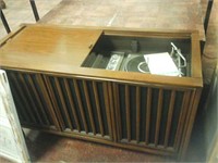 Magnavox record player