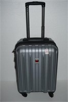 SWISS GEAR SMALL SPINNER SUITCASE