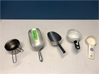 Scoops and Measuring Cups