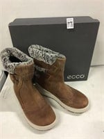 ECCO WOMENS BOOTS SIZE 39