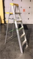 Davidson 6 foot step ladder with the paint shelf,