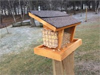 Wall Mount or Pole Mount Bird Feeder