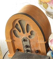 2 Old Style Radios